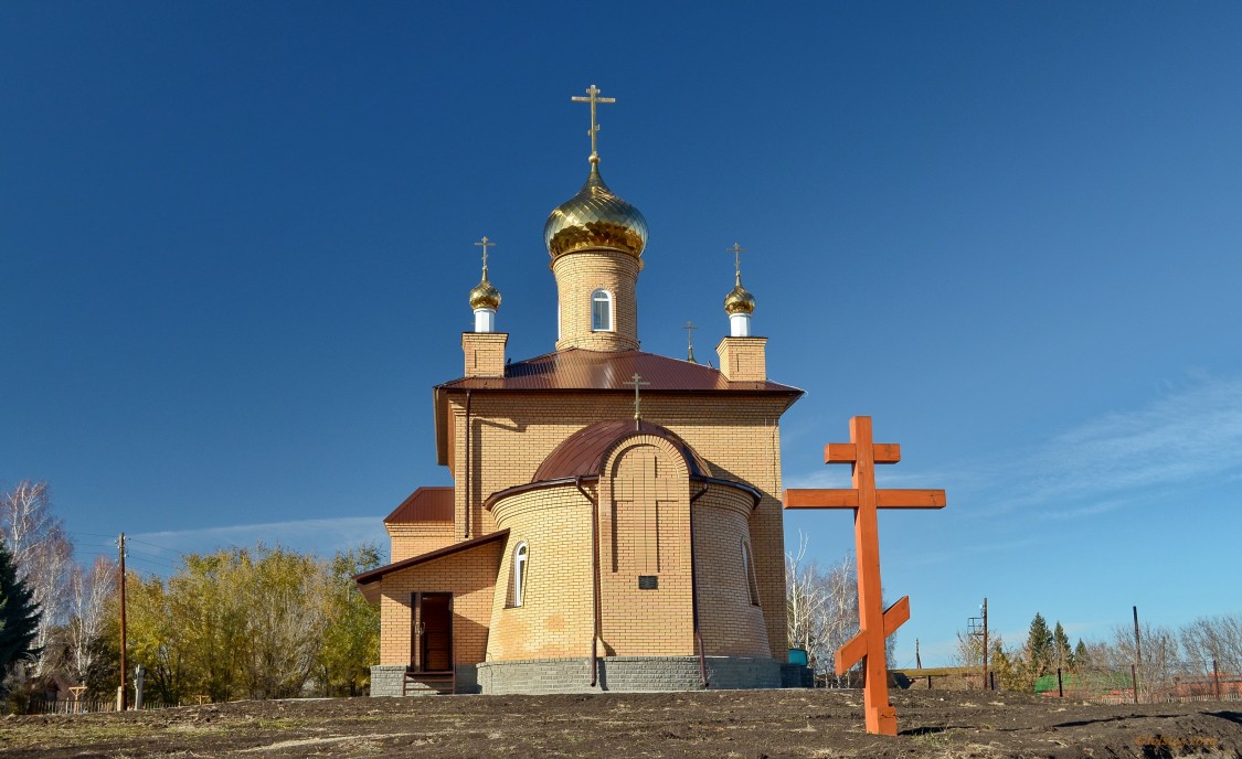 Храм иконы Божией Матери «Владимирская» ул. им. Ю.В.Лисянских, 1 а., с. Калмыцкие Мысы Поспелихинского района..